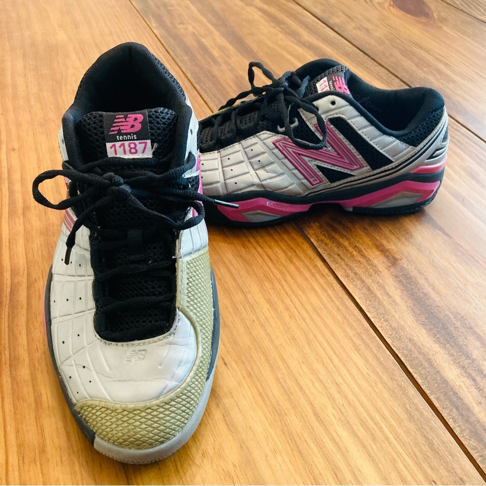 New Balance 1187 Tennis Athletic Shoes EUC
